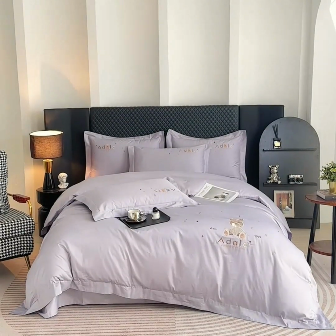 91家纺网 家纺一手货源 找家纺 品乐家纺 2025新款60支长绒棉刺绣款AB版四件套-维尼系列 维尼 紫棠