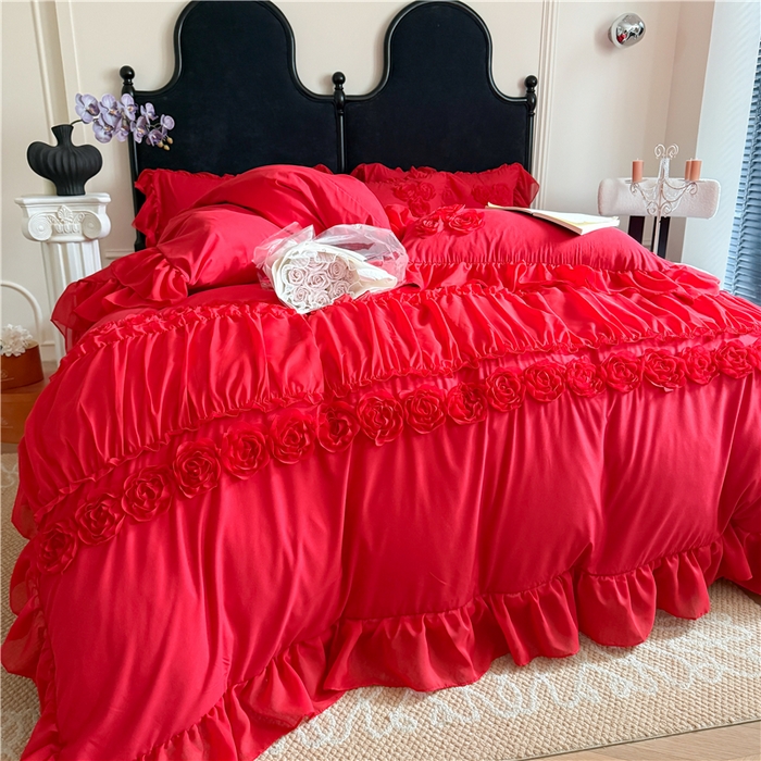 91家纺网 家纺一手货源 找家纺 富盛家纺 2025新款水洗亲肤棉盘花刺绣床裙款四件套公主风四件套甜蜜蜜系列 甜蜜蜜-大红