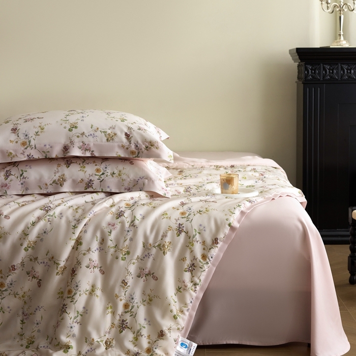 91家纺网 家纺一手货源 找家纺 黛舒家居 2025新款天丝印花夏被四件套 小雨录