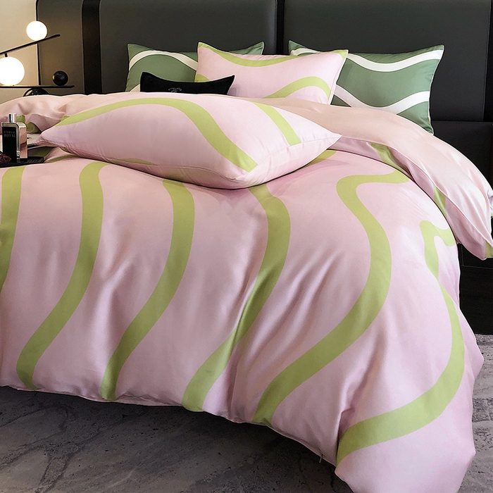 91家纺网 家纺一手货源 找家纺 立奥被业 2025年新款100%兰精天丝四件套天丝数码印花四件套 条纹粉