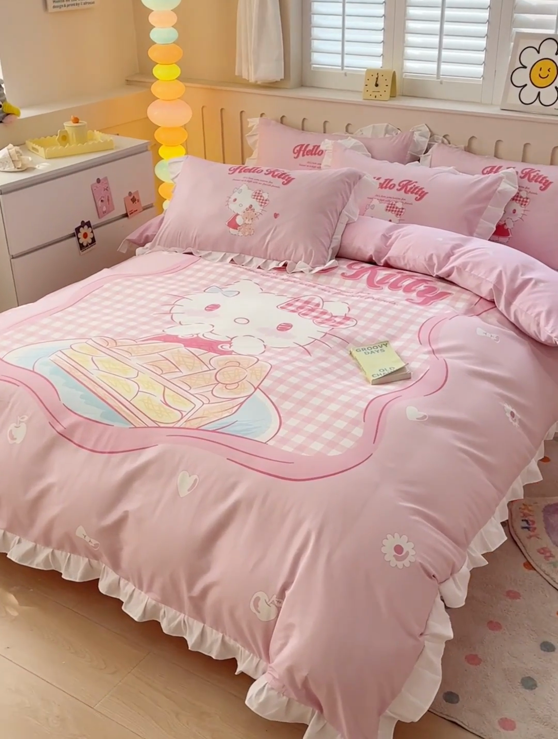 91家纺网 家纺一手货源 找家纺 玉元坊 2025新款三丽鸥系列数码印花纯棉全棉床裙三件套四件套-花边款 花边款-心动凯蒂