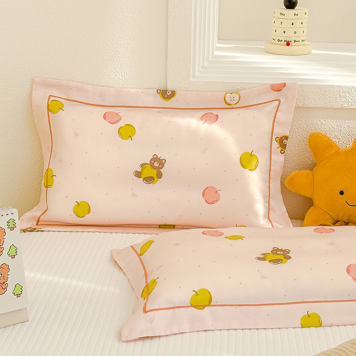 91家纺网 家纺一手货源 找家纺 良佐生活 2025新款50支天丝印花枕套  苹果小熊