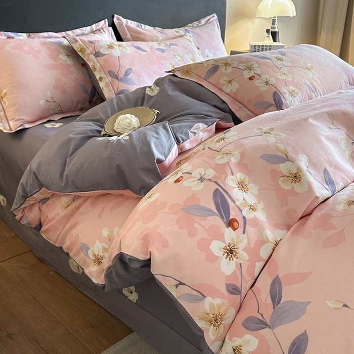 91家纺网 家纺一手货源 找家纺 格里芬家纺 2025新款全棉四件套13376纯棉印花四件套 杏绘-粉