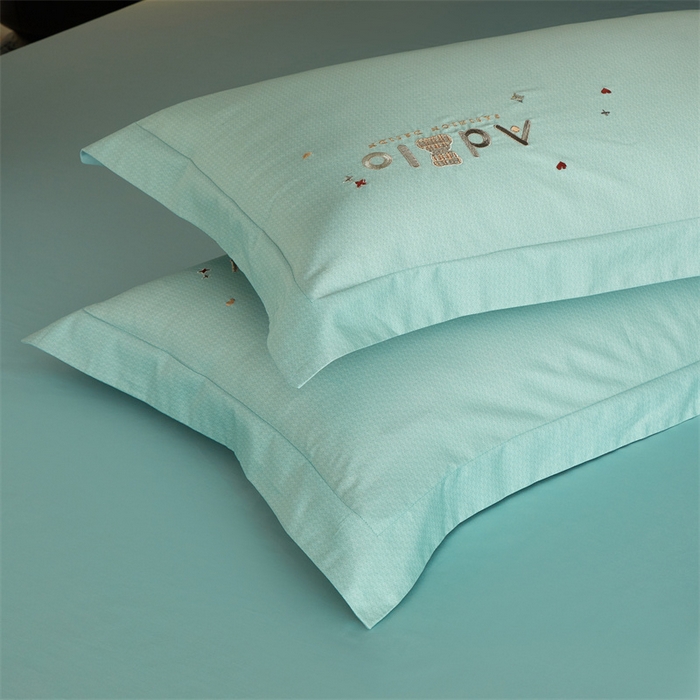 91家纺网 家纺一手货源 找家纺 品乐家纺 2025新款60支长绒棉刺绣款AB版四件套-维尼系列 维尼 抹茶绿