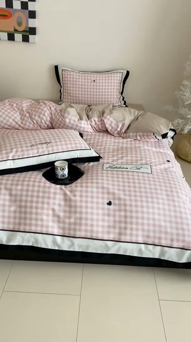 91家纺网 家纺一手货源 找家纺 （总）赫帛 2025新款赫本猫联名系列四件套-甜心格