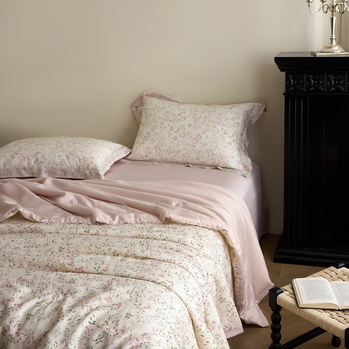 91家纺网 家纺一手货源 找家纺 黛舒家居 2025新款天丝印花夏被四件套 吟禾暮