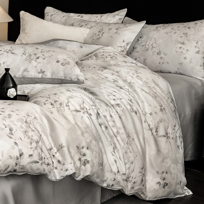 91家纺网 家纺一手货源 找家纺 立奥被业 2025年新款100%兰精天丝四件套天丝数码印花四件套 杏园芳-灰