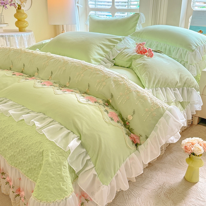 91家纺网 家纺一手货源 找家纺 大麦家纺 2025新款亲肤花边款床盖四件套  甜心小姐-青提绿