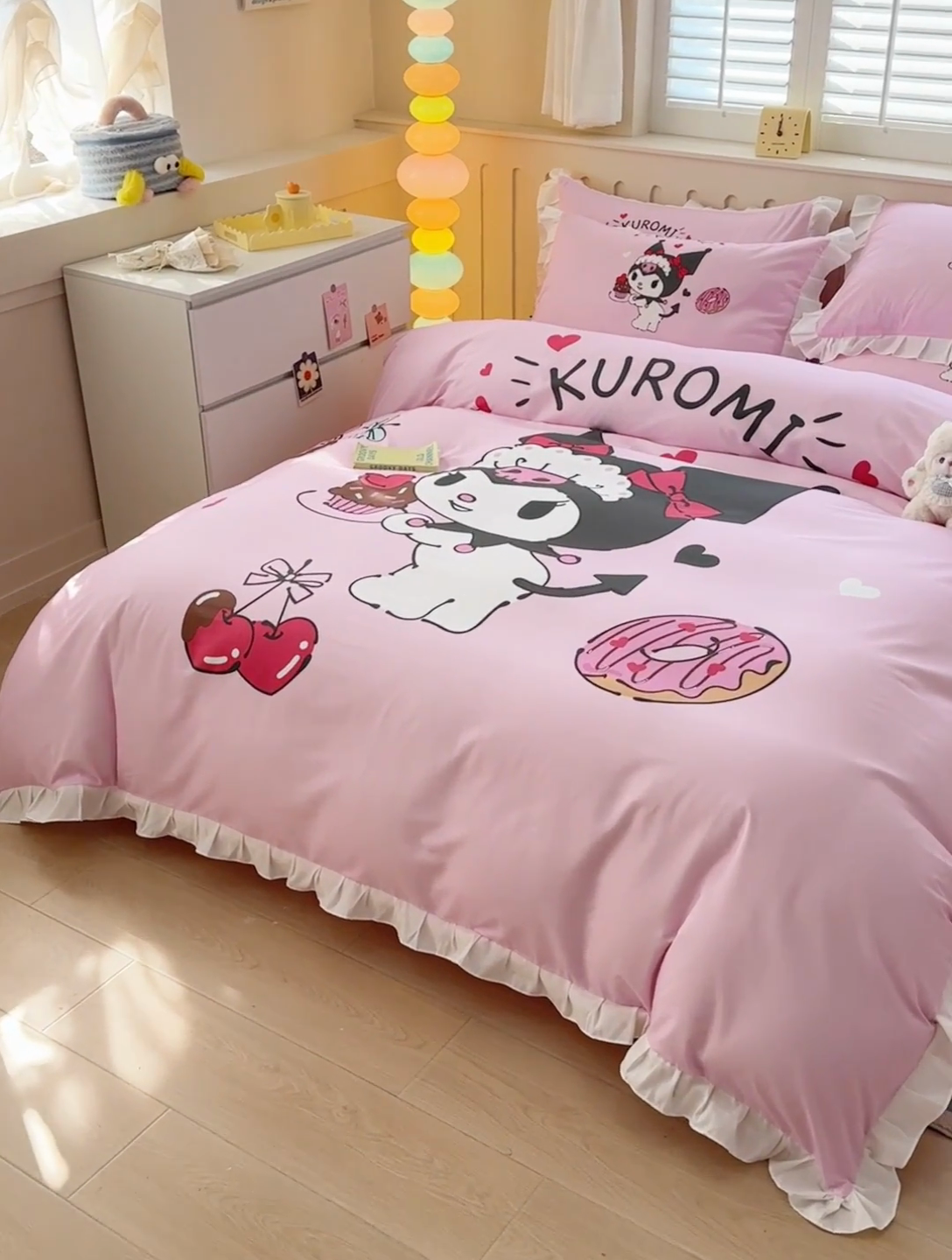 91家纺网 家纺一手货源 找家纺 玉元坊 2025新款三丽鸥系列数码印花纯棉全棉床裙三件套四件套-花边款 花边款-美味库洛米