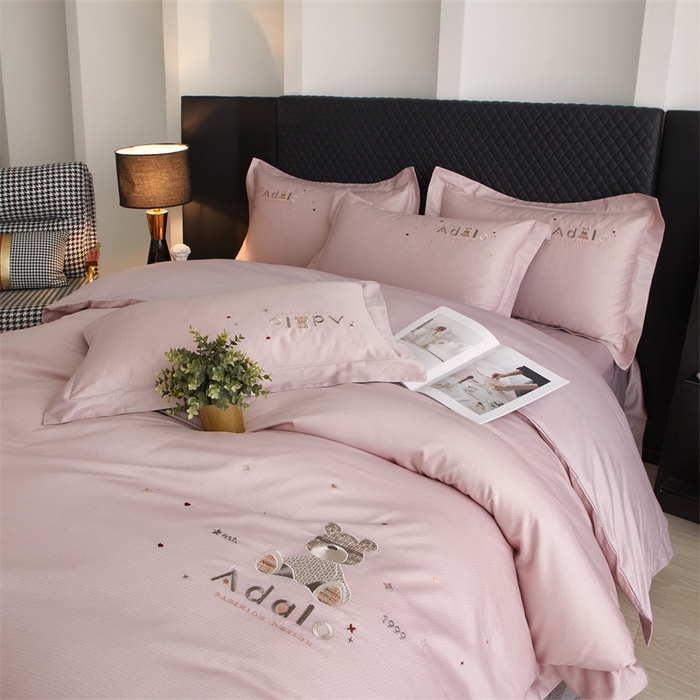 91家纺网 家纺一手货源 找家纺 （总）品乐家纺 2025新款60支长绒棉刺绣款AB版四件套-维尼系列