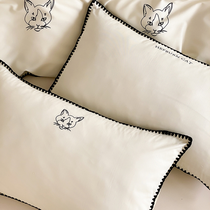 91家纺网 家纺一手货源 找家纺 （总）赫帛 2025新款赫本猫联名系列四件套-韩系三角针