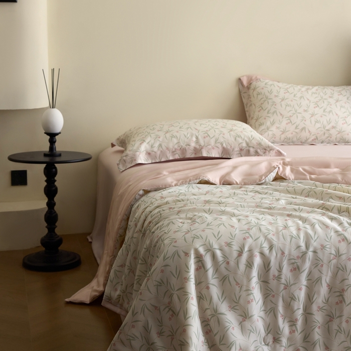 91家纺网 家纺一手货源 找家纺 黛舒家居 2025新款天丝印花夏被四件套 夏槿