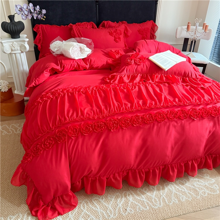 91家纺网 家纺一手货源 找家纺 富盛家纺 2025新款水洗亲肤棉盘花刺绣床裙款四件套公主风四件套甜蜜蜜系列 甜蜜蜜-大红