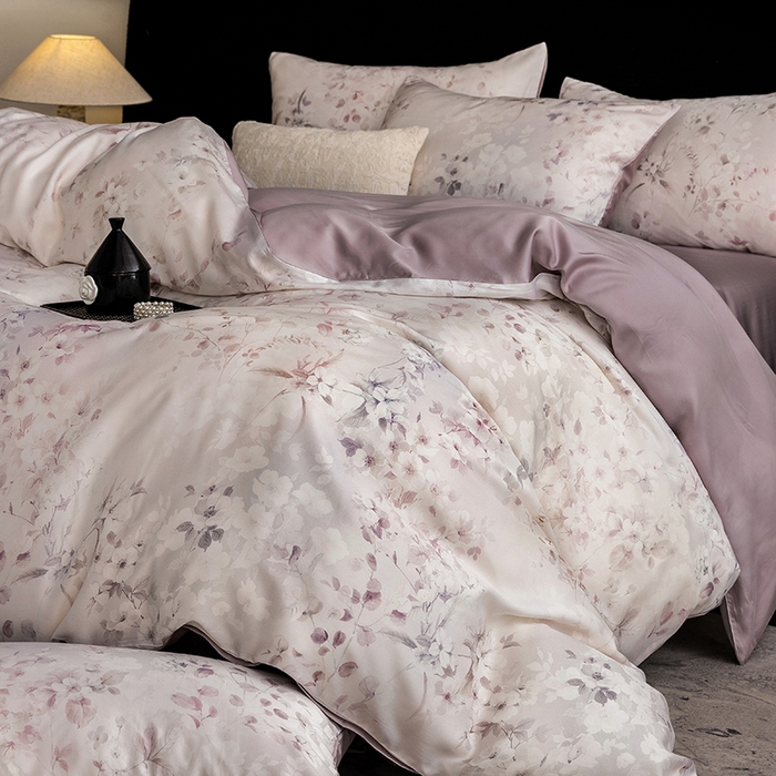 91家纺网 家纺一手货源 找家纺 立奥被业 2025年新款100%兰精天丝四件套天丝数码印花四件套 杏园芳-紫