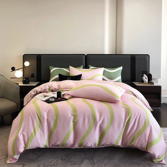 91家纺网 家纺一手货源 找家纺 立奥被业 2025年新款100%兰精天丝四件套天丝数码印花四件套 条纹粉