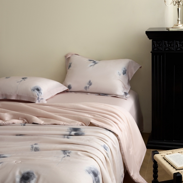 91家纺网 家纺一手货源 找家纺 黛舒家居 2025新款天丝印花夏被四件套 风栖