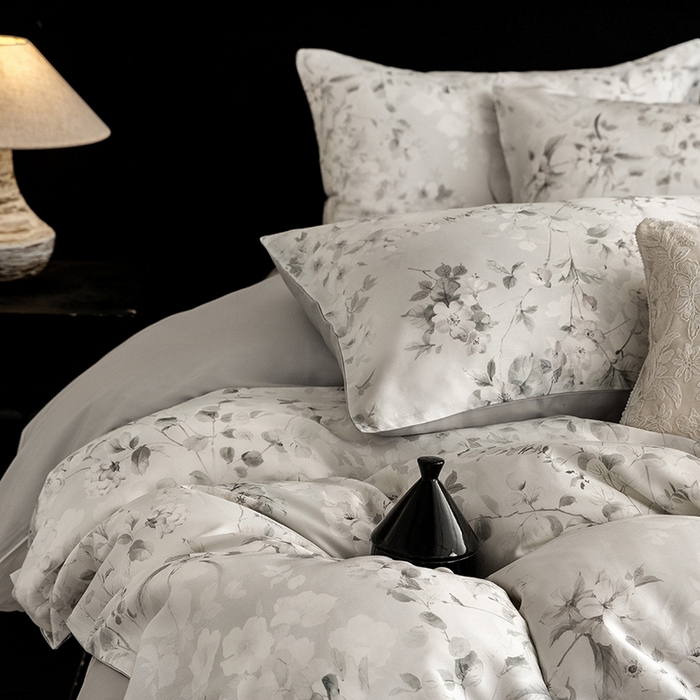 91家纺网 家纺一手货源 找家纺 立奥被业 2025年新款100%兰精天丝四件套天丝数码印花四件套 杏园芳-灰