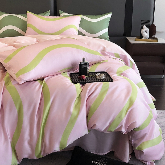 91家纺网 家纺一手货源 找家纺 立奥被业 2025年新款100%兰精天丝四件套天丝数码印花四件套 条纹粉