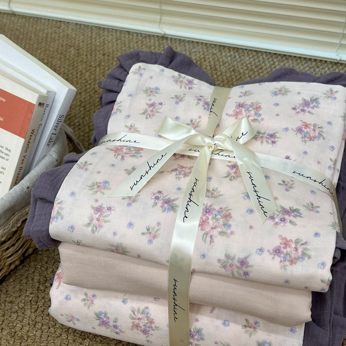 91家纺网 家纺一手货源 找家纺 荣轩 2024新款全棉印花双层纱四件套 皱皱纱花边款 一枝花芽-粉