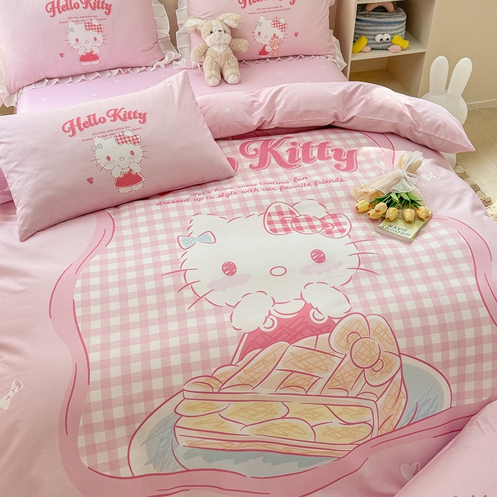 91家纺网 家纺一手货源 找家纺 2025新款三丽鸥系列数码印花纯棉全棉床裙三件套四件套-简约款 简约基础款-心动凯蒂