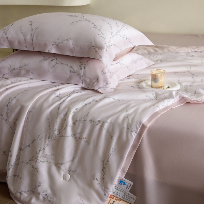 91家纺网 家纺一手货源 找家纺 黛舒家居 2025新款天丝印花夏被四件套 茶枝里