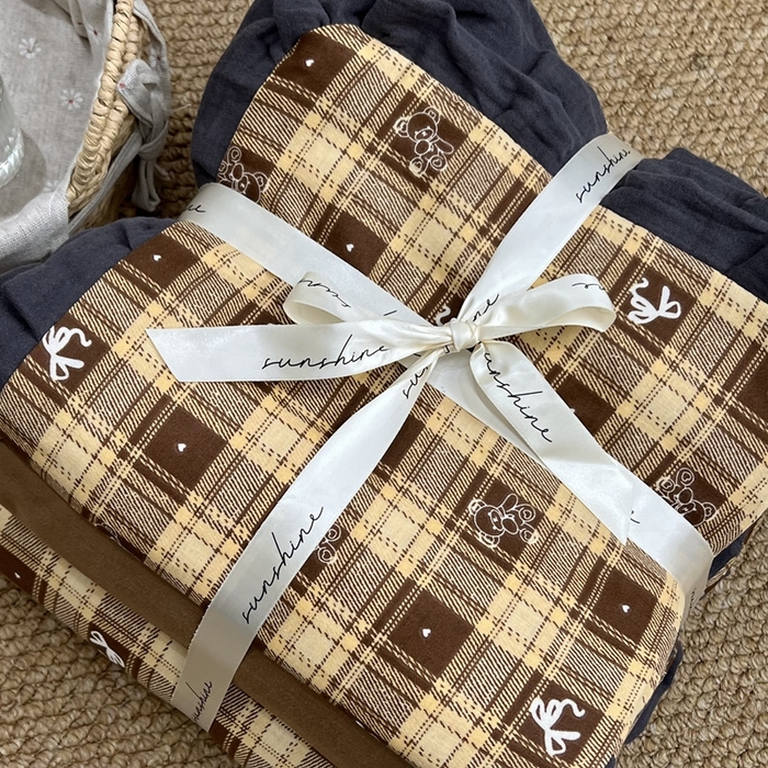 91家纺网 家纺一手货源 找家纺 荣轩 2024新款全棉印花双层纱四件套 皱皱纱花边款 曲奇小熊