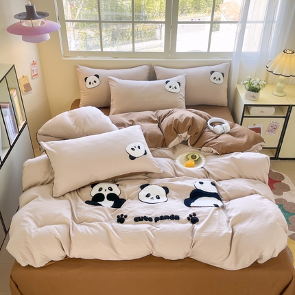 91家纺网 家纺一手货源 找家纺 N先生+V 13814689556 发大图/买家秀 2025新款超柔水洗棉毛巾绣四件套--熊猫团团系列 熊猫团团咖