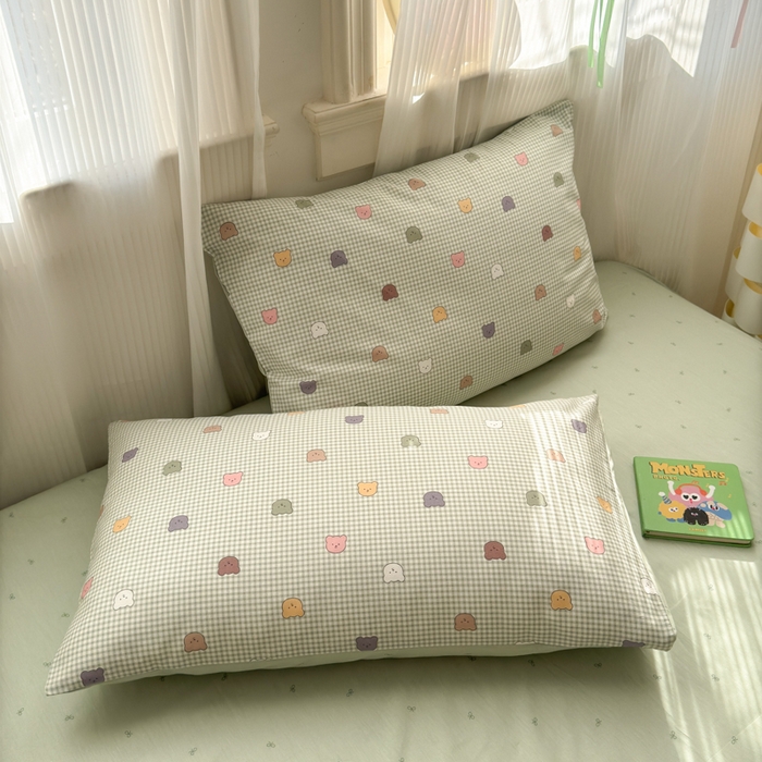 91家纺网 家纺一手货源 找家纺 清雅福 2025全棉13372小清新四件套和单被套早春系列第二批--单枕套 熊豆豆·绿