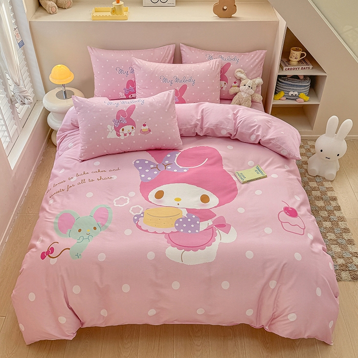 91家纺网 家纺一手货源 找家纺 2025新款三丽鸥系列数码印花纯棉全棉床裙三件套四件套-简约款 简约基础款-甜品美乐蒂