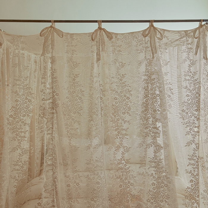 91家纺网 家纺一手货源 找家纺 2025新款浪漫落地蕾丝花边蚊帐905提花系带系列 905玫瑰庄园-奶油杏