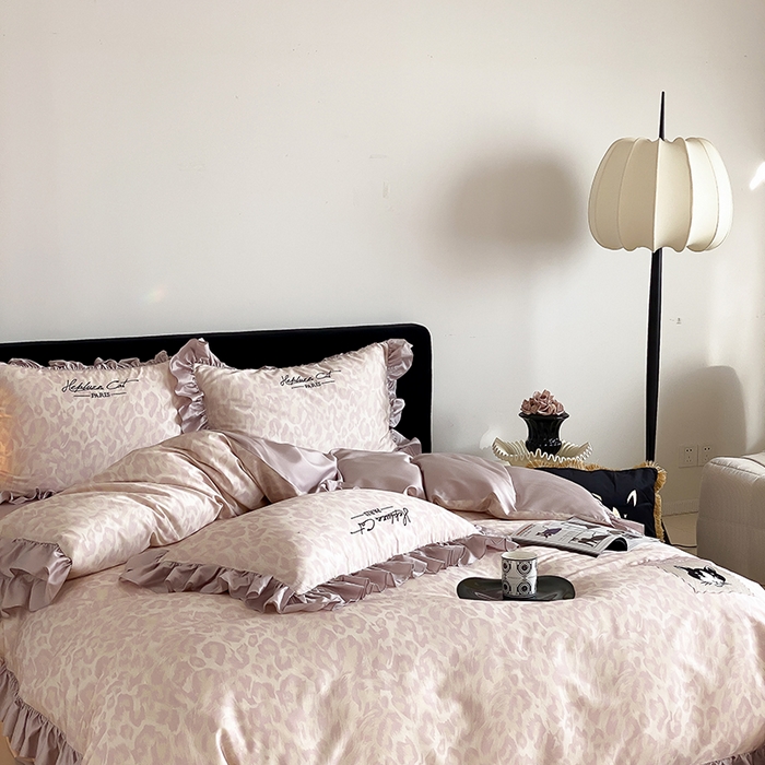 91家纺网 家纺一手货源 找家纺 （总）赫帛 2025新款赫本猫联名系列四件套-豹纹猫咪