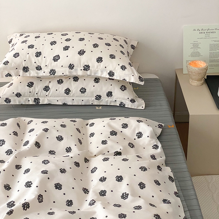 91家纺网 家纺一手货源 找家纺 帅露 2025开春新品全棉喷气13070小清新印花纯棉全棉四件套 黑白恋曲