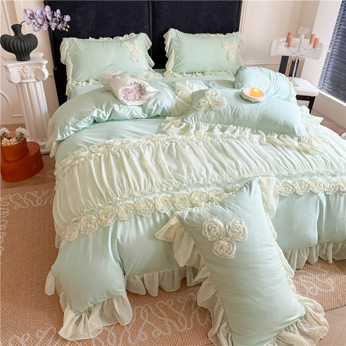 91家纺网 家纺一手货源 找家纺 富盛家纺 2025新款水洗亲肤棉盘花刺绣床裙款四件套公主风四件套甜蜜蜜系列 甜蜜蜜-绿