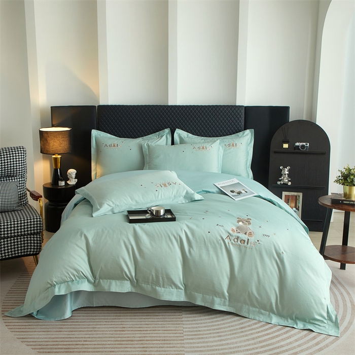 91家纺网 家纺一手货源 找家纺 品乐家纺 2025新款60支长绒棉刺绣款AB版四件套-维尼系列 维尼 抹茶绿