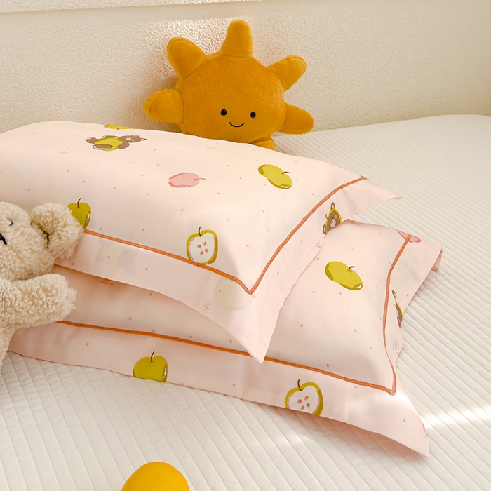 91家纺网 家纺一手货源 找家纺 良佐生活 2025新款50支天丝印花枕套  苹果小熊