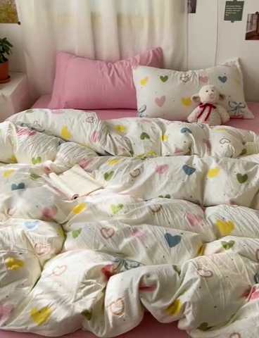 91家纺网 家纺一手货源 找家纺 仟人梦 2025新款水洗棉印花四件套 爱心波波