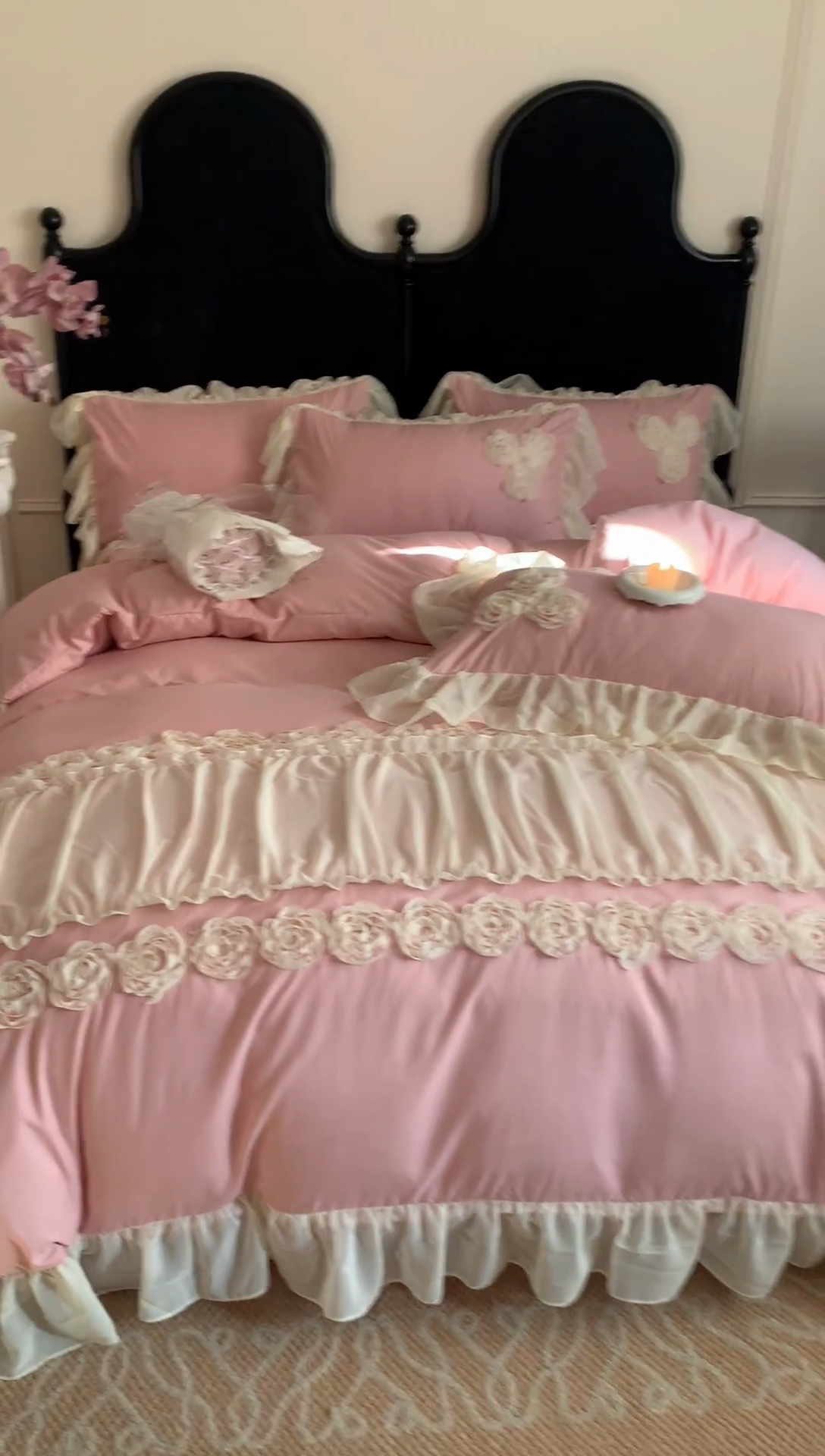 91家纺网 家纺一手货源 找家纺 富盛家纺 2025新款水洗亲肤棉盘花刺绣床裙款四件套公主风四件套甜蜜蜜系列 甜蜜蜜-豆沙