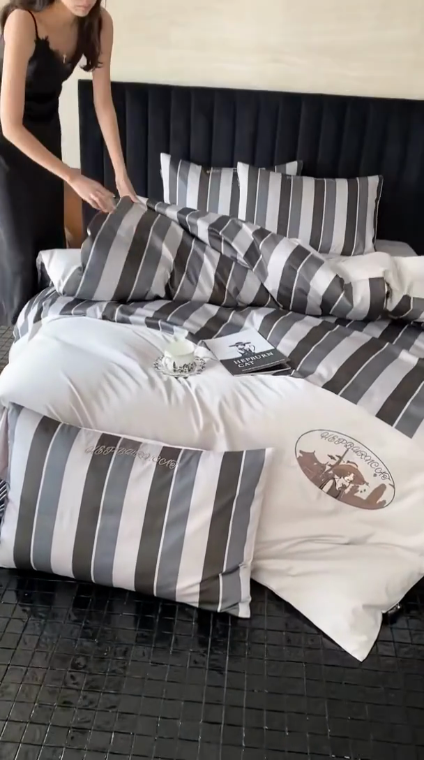 91家纺网 家纺一手货源 找家纺 （总）赫帛 2025新款赫本猫联名系列四件套-黑灰琴键