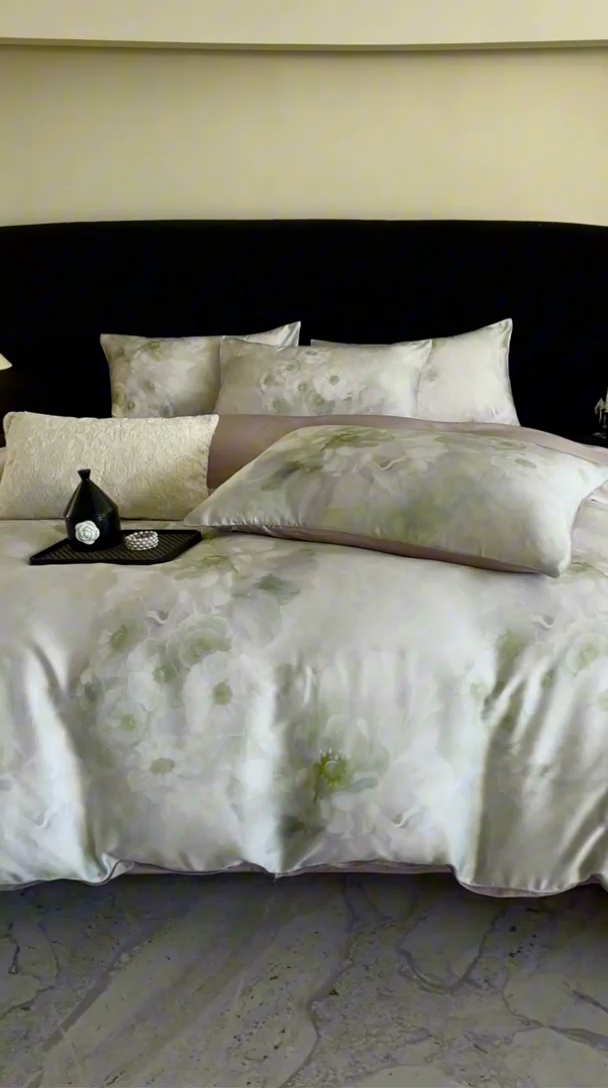 91家纺网 家纺一手货源 找家纺 立奥被业 2025年新款100%兰精天丝四件套天丝数码印花四件套 天仙子-灰