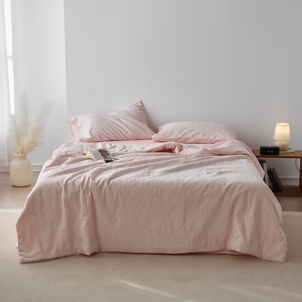 91家纺网 家纺一手货源 找家纺 （总）一加一 2025新款水洗色织提花全棉三层纱无印风蚕蛹蛋白夏被四件套