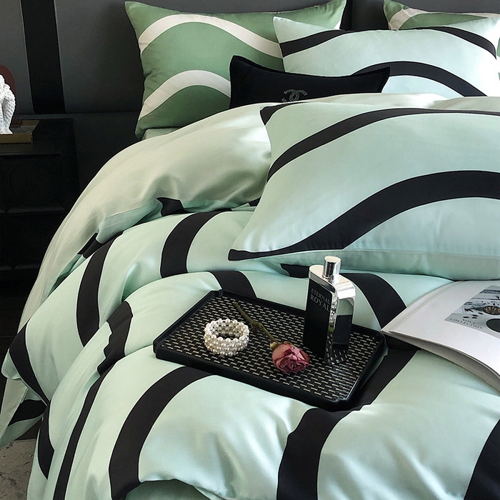 91家纺网 家纺一手货源 找家纺 立奥被业 2025年新款100%兰精天丝四件套天丝数码印花四件套 条纹蓝