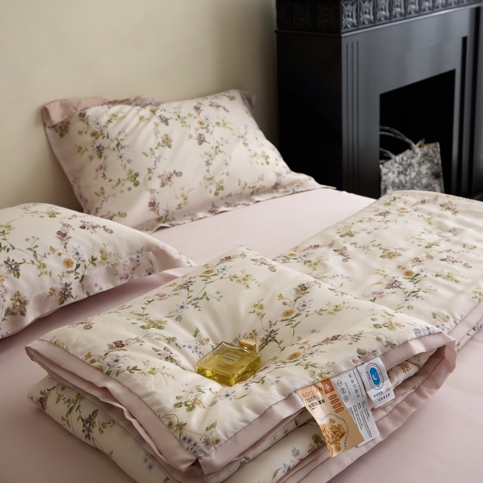 91家纺网 家纺一手货源 找家纺 黛舒家居 2025新款天丝印花夏被四件套 小雨录