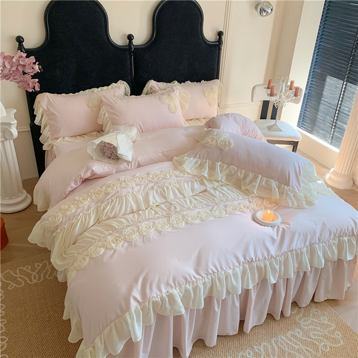 91家纺网 家纺一手货源 找家纺 富盛家纺 2025新款水洗亲肤棉盘花刺绣床裙款四件套公主风四件套甜蜜蜜系列 甜蜜蜜-粉