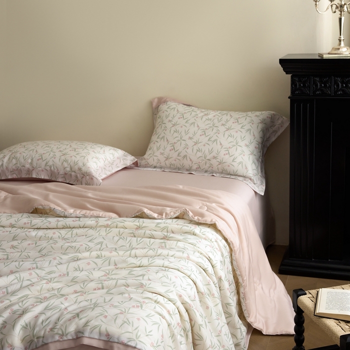 91家纺网 家纺一手货源 找家纺 黛舒家居 2025新款天丝印花夏被四件套 夏槿