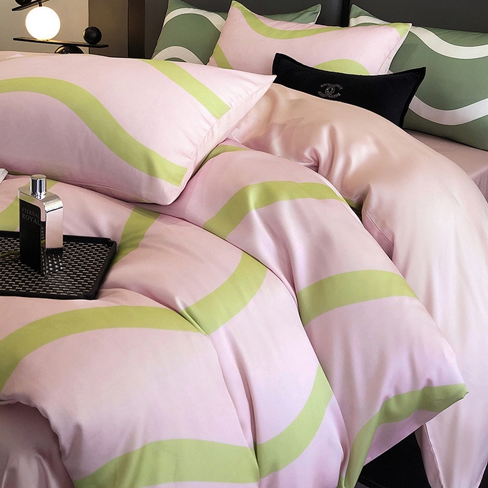 91家纺网 家纺一手货源 找家纺 立奥被业 2025年新款100%兰精天丝四件套天丝数码印花四件套 条纹粉