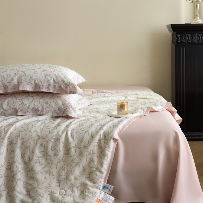 91家纺网 家纺一手货源 找家纺 黛舒家居 2025新款天丝印花夏被四件套 夏槿