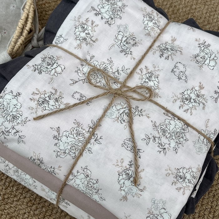 91家纺网 家纺一手货源 找家纺 荣轩 2024新款全棉印花双层纱四件套 皱皱纱花边款 云染初霜