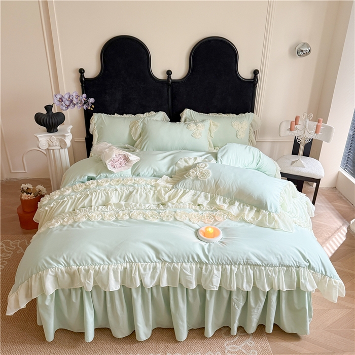 91家纺网 家纺一手货源 找家纺 富盛家纺 2025新款水洗亲肤棉盘花刺绣床裙款四件套公主风四件套甜蜜蜜系列 甜蜜蜜-绿