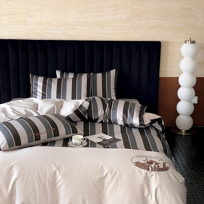 91家纺网 家纺一手货源 找家纺 （总）赫帛 2025新款赫本猫联名系列四件套-黑灰琴键