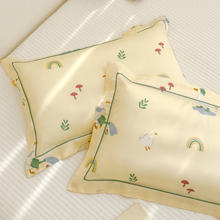 91家纺网 家纺一手货源 找家纺 良佐生活 2025新款50支天丝印花枕套 彩虹小鸭